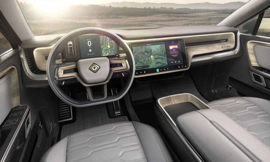 Торпедо Rivian R1S 2018 года  (фото 2 из 33)